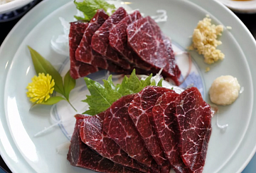 Стейк из китового мяса Фото Стейк из китового мяса