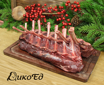 Корейка лани на кости Фото Корейка лани на кости