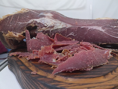 Превью Сыровяленый окорок кабана на кости (хамон)